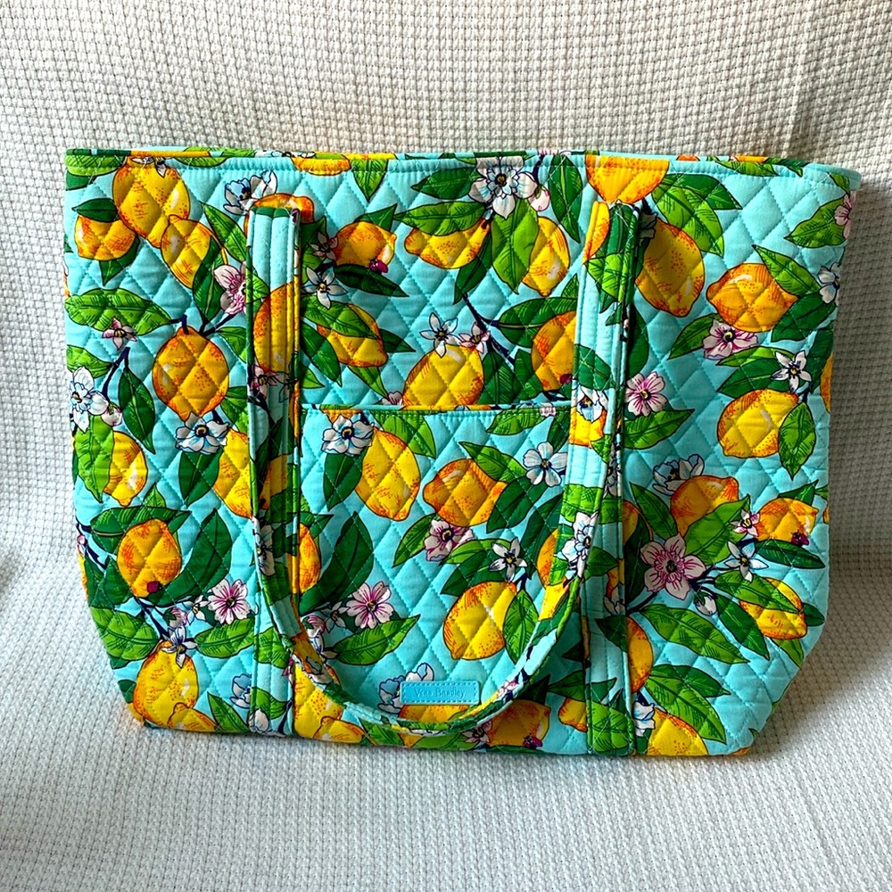 Vera Bradley Outlet Large Vera Tote - Lemon Grove